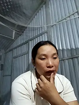 Snapshot of Evelyn-n chatting on April 30, 2026, 12:22 pm Evelyn-n online show from April 30, 2026, 12:22 pm