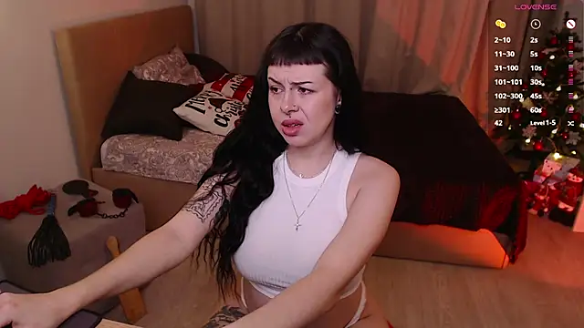 Eliza Bennet online show from December 21, 2025, 7:37 am