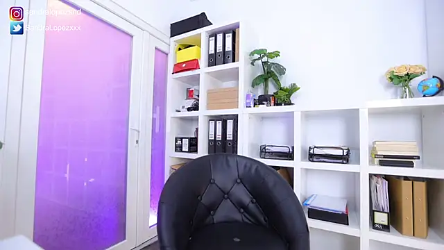 SandraLopezxx online show from March 15, 2025, 6:32 pm