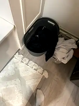 grosqueue3838 online show from December 2, 2025, 5:41 pm