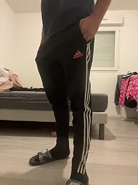 grosqueue3838 online show from December 18, 2025, 4:57 pm