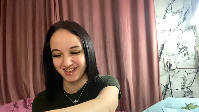 StacyHoyles online show from December 16, 2025, 10:42 am