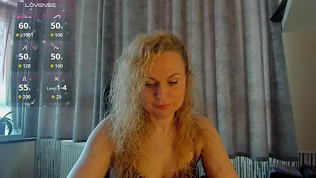 Snapshot of LanaLight_x chatting on May 6, 2026, 11:59 am LanaLight x online show from May 6, 2026, 11:59 am