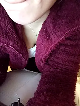 gatitachula93 online show from March 9, 2026, 6:01 pm