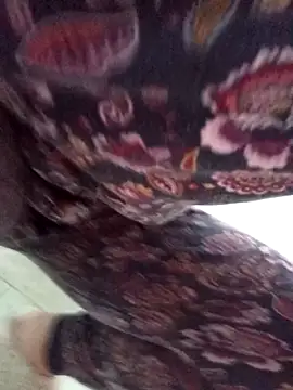 gatitachula93 online show from April 11, 2026, 7:18 pm