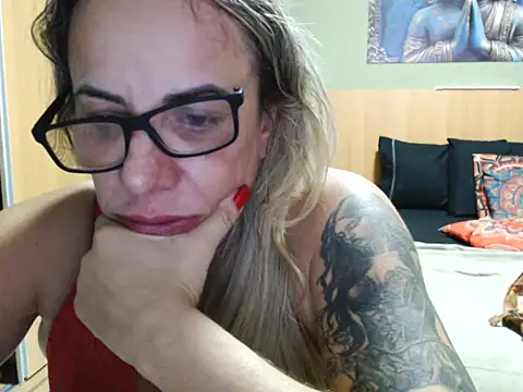 Eupholia online show from December 3, 2025, 3:25 am