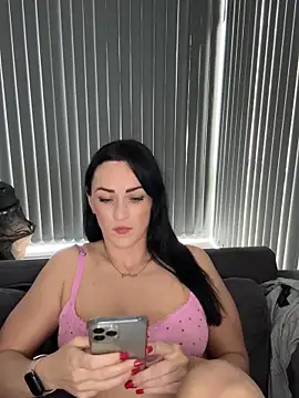 BritishBlueRose online show from April 18, 2026, 11:47 am