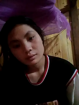 Snapshot of Hilary-123 chatting on April 22, 2026, 11:28 pm Hilary-123 online show from April 22, 2026, 11:28 pm