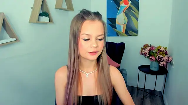 MidnighteAura online show from April 10, 2026, 11:04 am