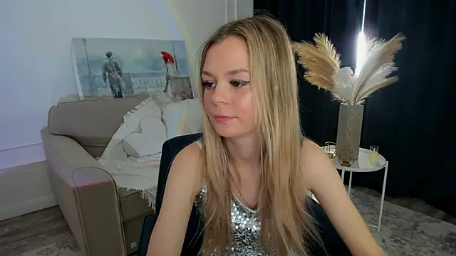 MidnighteAura online show from May 28, 2026, 4:21 am