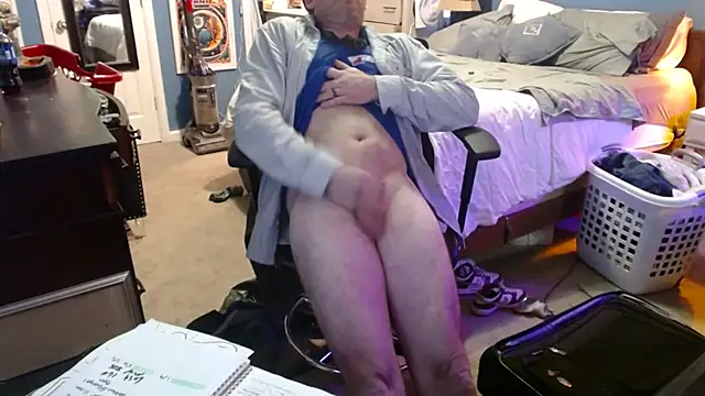 Snapshot of BamaBoi40AL chatting on January 8, 2026, 10:23 pm BamaBoi40AL online show from January 8, 2026, 10:23 pm