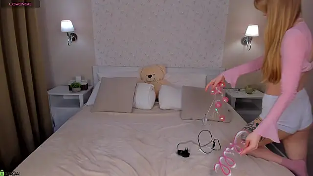 Victori Fox online show from March 29, 2026, 11:49 pm