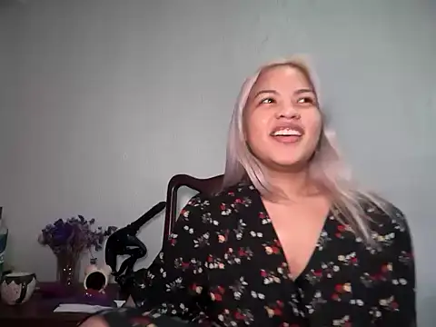 Snapshot of Tina_Slick chatting on May 29, 2026, 12:36 pm Tina Slick online show from May 29, 2026, 12:36 pm