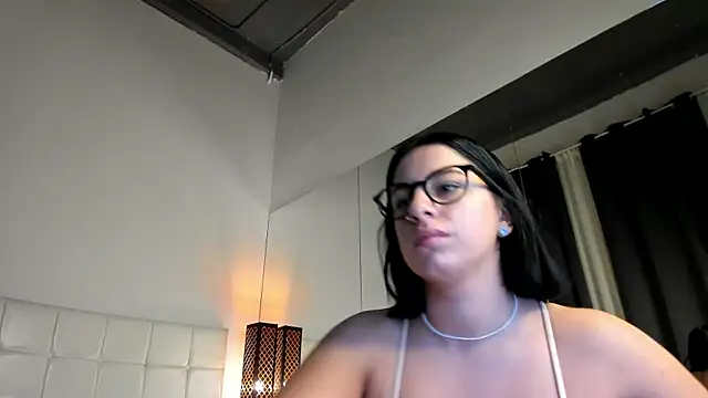 Snapshot of LucyRayy chatting on December 19, 2025, 8:38 pm LucyRayy online show from December 19, 2025, 8:38 pm