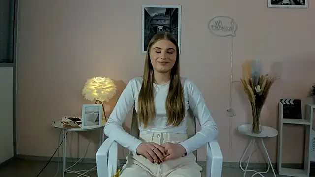 BobbyeEwell online show from December 2, 2025, 6:41 am