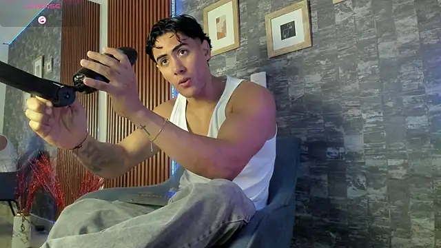 Snapshot of Tayler_Cross chatting on January 14, 2026, 5:29 pm Tayler Cross online show from January 14, 2026, 5:29 pm