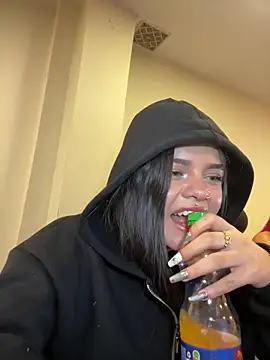 Camila Duarte2 online show from April 16, 2026, 9:50 pm