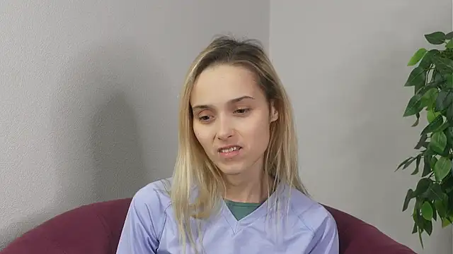 CasieStrawn online show from December 5, 2025, 8:23 am