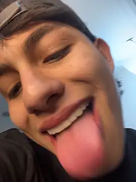 Lander Cruz online show from December 22, 2025, 10:07 pm