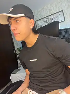 Snapshot of Lander_Cruz chatting on February 9, 2026, 8:35 pm Lander Cruz online show from February 9, 2026, 8:35 pm