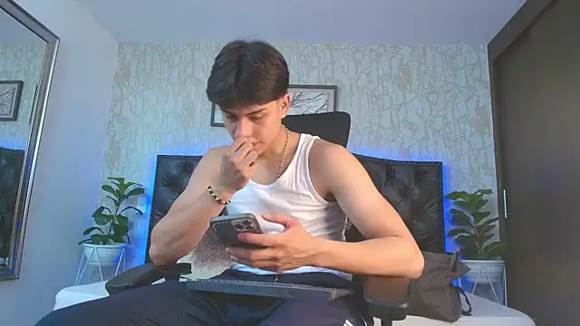 Snapshot of Lander_Cruz chatting on February 26, 2026, 7:35 pm Lander Cruz online show from February 26, 2026, 7:35 pm