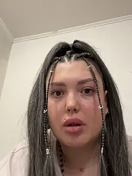 AmazingVi online show from December 2, 2025, 8:04 pm