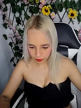 KasumiSophia online show from April 28, 2026, 12:21 pm
