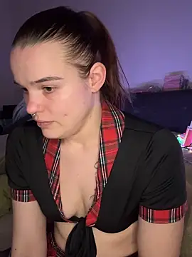 LoreenKinky online show from February 3, 2026, 6:13 pm