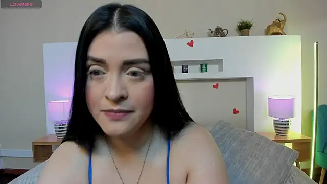 AnikaRomanoff  online show from May 8, 2026, 11:37 am