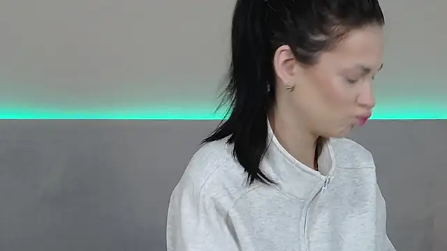 RachaelMils online show from March 29, 2026, 4:01 am