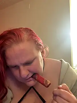 Snapshot of ivylynn420 chatting on December 2, 2025, 5:24 am ivylynn420 online show from December 2, 2025, 5:24 am