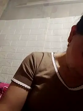 Lili-123k online show from April 18, 2026, 7:40 pm