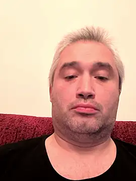 Olomoucak1982 online show from December 4, 2025, 4:48 pm