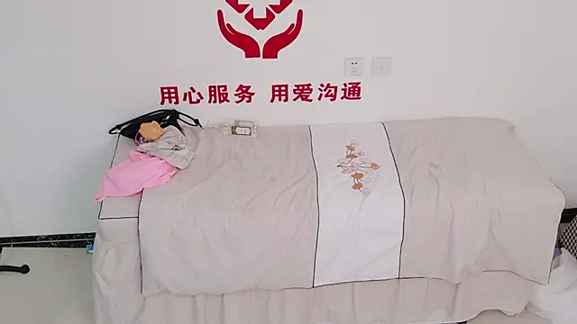 AK47 gril online show from May 6, 2026, 2:11 pm