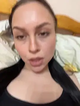 Snapshot of MonicaMercer chatting on April 22, 2026, 8:39 am MonicaMercer online show from April 22, 2026, 8:39 am