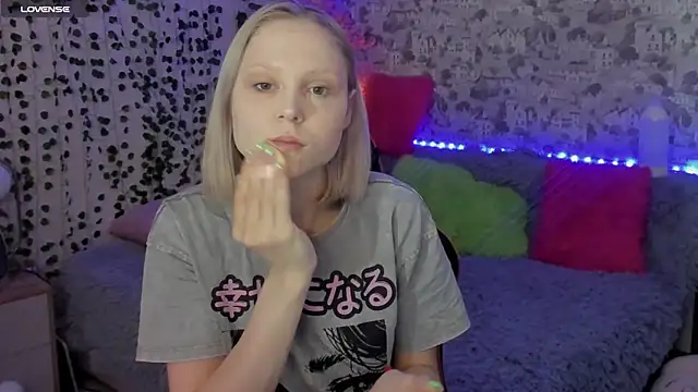 Snapshot of Gina_Gina_love chatting on June 19, 2026, 3:22 am Gina Gina love online show from June 19, 2026, 3:22 am