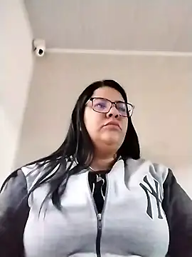 Snapshot of Carameloswing1 chatting on January 7, 2026, 1:24 pm Carameloswing1 online show from January 7, 2026, 1:24 pm