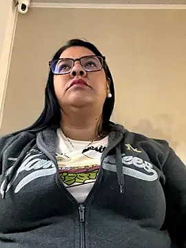 Snapshot of Carameloswing1 chatting on January 11, 2026, 12:54 pm Carameloswing1 online show from January 11, 2026, 12:54 pm