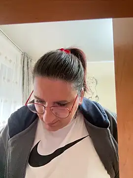 Snapshot of Dana92va chatting on February 15, 2026, 6:32 am Dana92va online show from February 15, 2026, 6:32 am