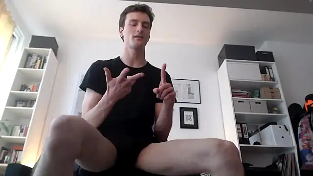 MindlyXXX online show from October 16, 2025, 12:06 pm