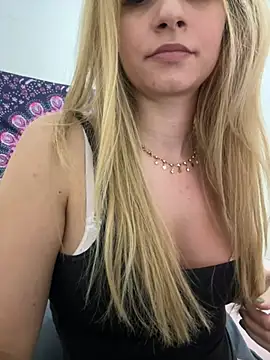 bellastormi  online show from April 20, 2026, 12:57 am