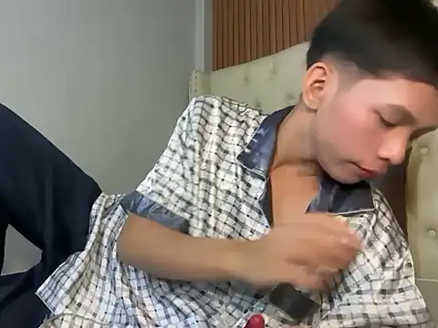 TheBoyAboveYou online show from April 22, 2026, 10:33 pm