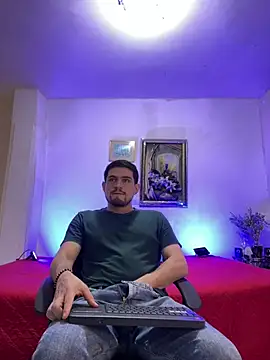 williamsmiiths16 online show from March 11, 2026, 12:11 pm