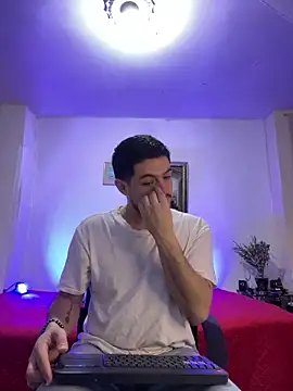 williamsmiiths16 online show from March 12, 2026, 11:49 am