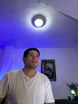 williamsmiiths16 online show from March 28, 2026, 11:32 am