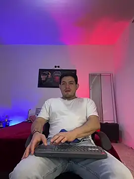 williamsmiiths16 online show from May 11, 2026, 10:43 am