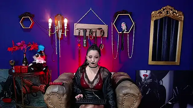 LunaTikka online show from January 7, 2026, 2:36 am