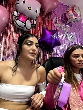 Snapshot of Valeriaa__001 chatting on December 3, 2025, 5:37 am Valeriaa 001 online show from December 3, 2025, 5:37 am