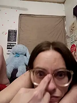 Snapshot of snowbird1117 chatting on January 12, 2026, 3:23 am snowbird1117 online show from January 12, 2026, 3:23 am