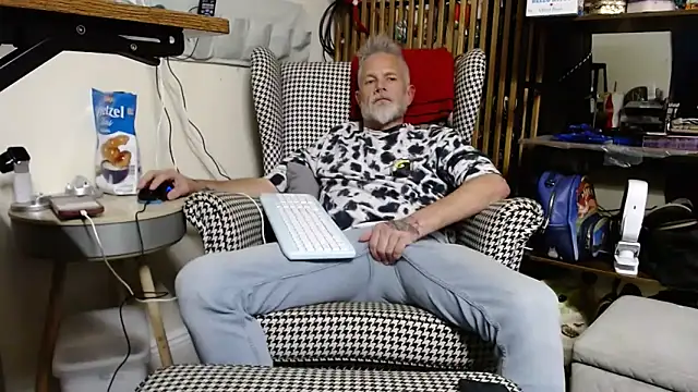 Snapshot of FeNyx_Flayme chatting on February 3, 2026, 8:19 am FeNyx Flayme online show from February 3, 2026, 8:19 am